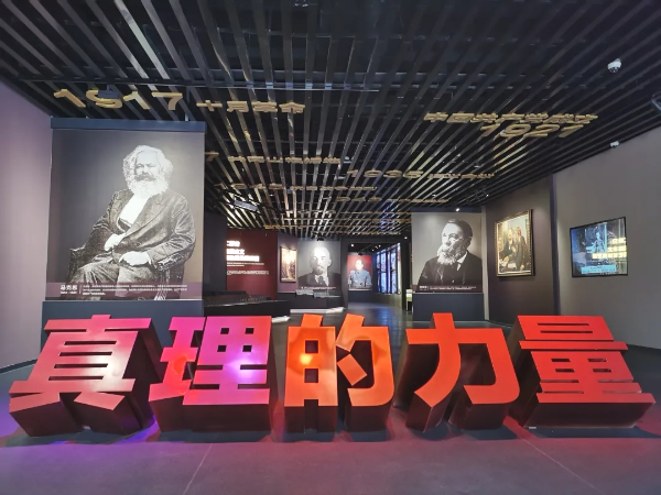 籟森織物贊助青大企聯(lián)會(huì)紅景新區(qū)考察活動(dòng)